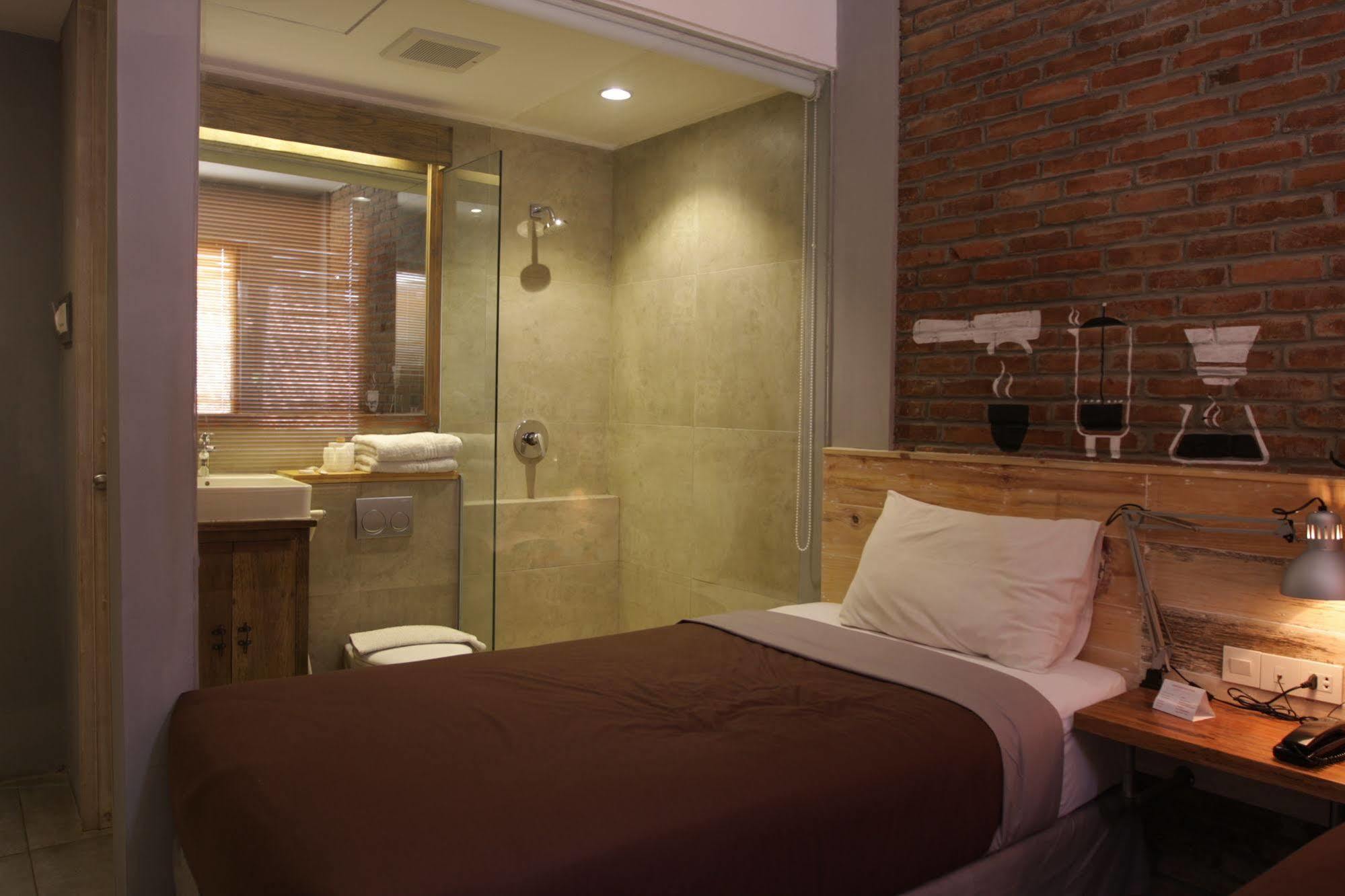 Summerbird - Bed And Brasserie Bandung Exterior foto